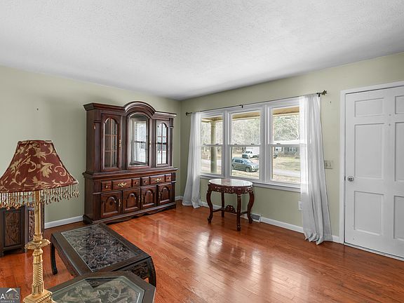 2nd image of 11 Westhaven Dr NW