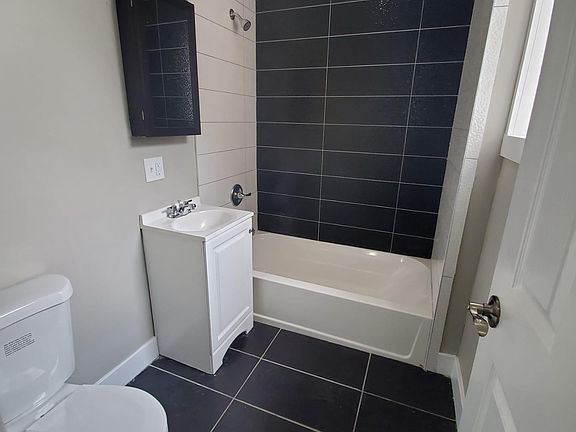 5th image of 2 Hillside Ave #307