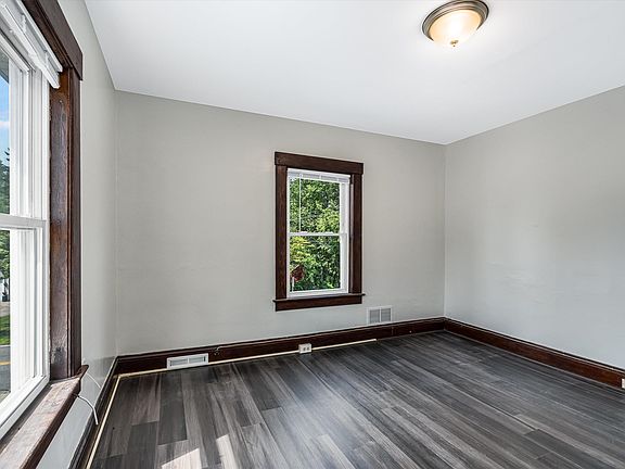 5th image of 233 Baker St