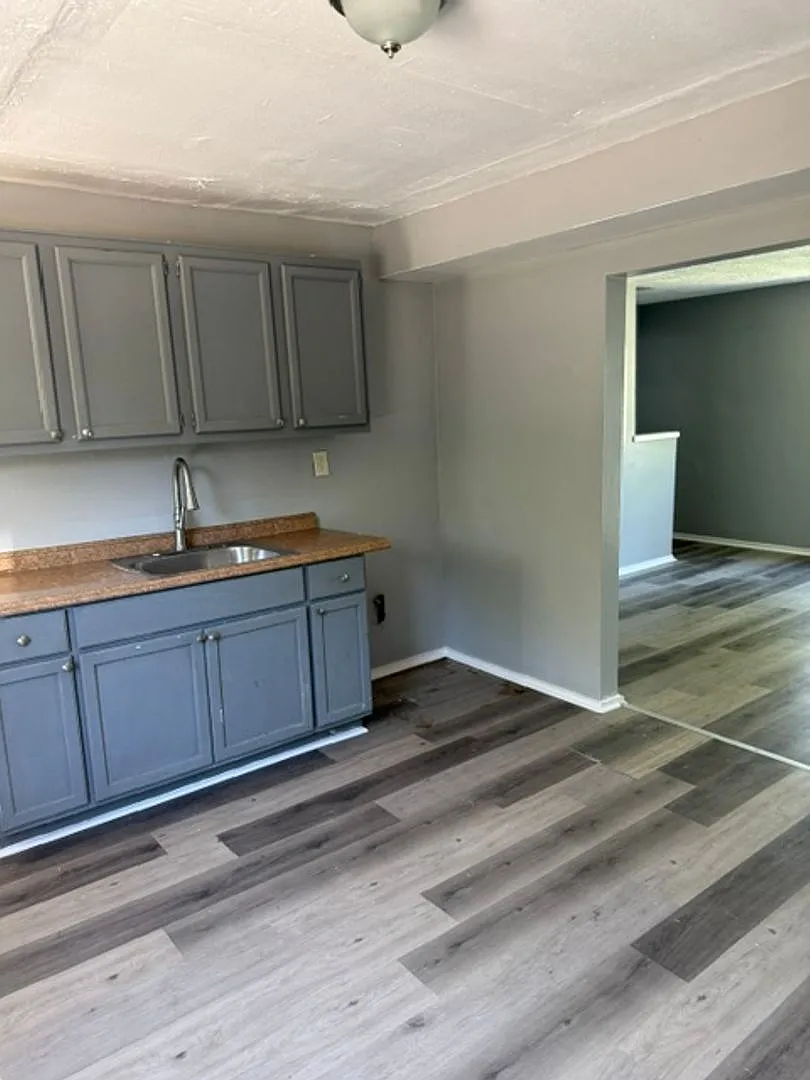 908 N Central Dr — Photo 2
