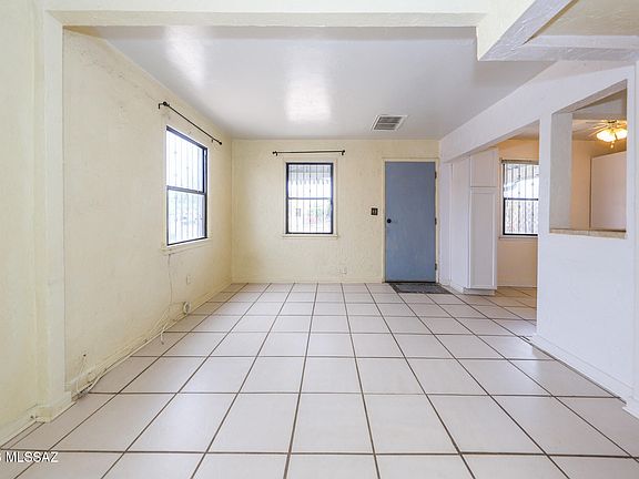 3rd image of 329 W Macarthur St