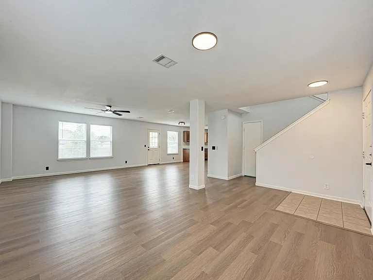 125 Holland St — Photo 7