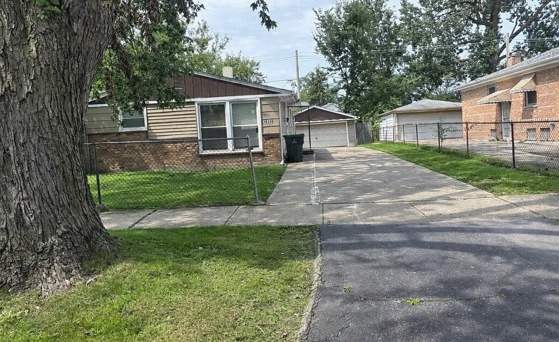3 bed, 956 sqft, $2,500 — Photo 1