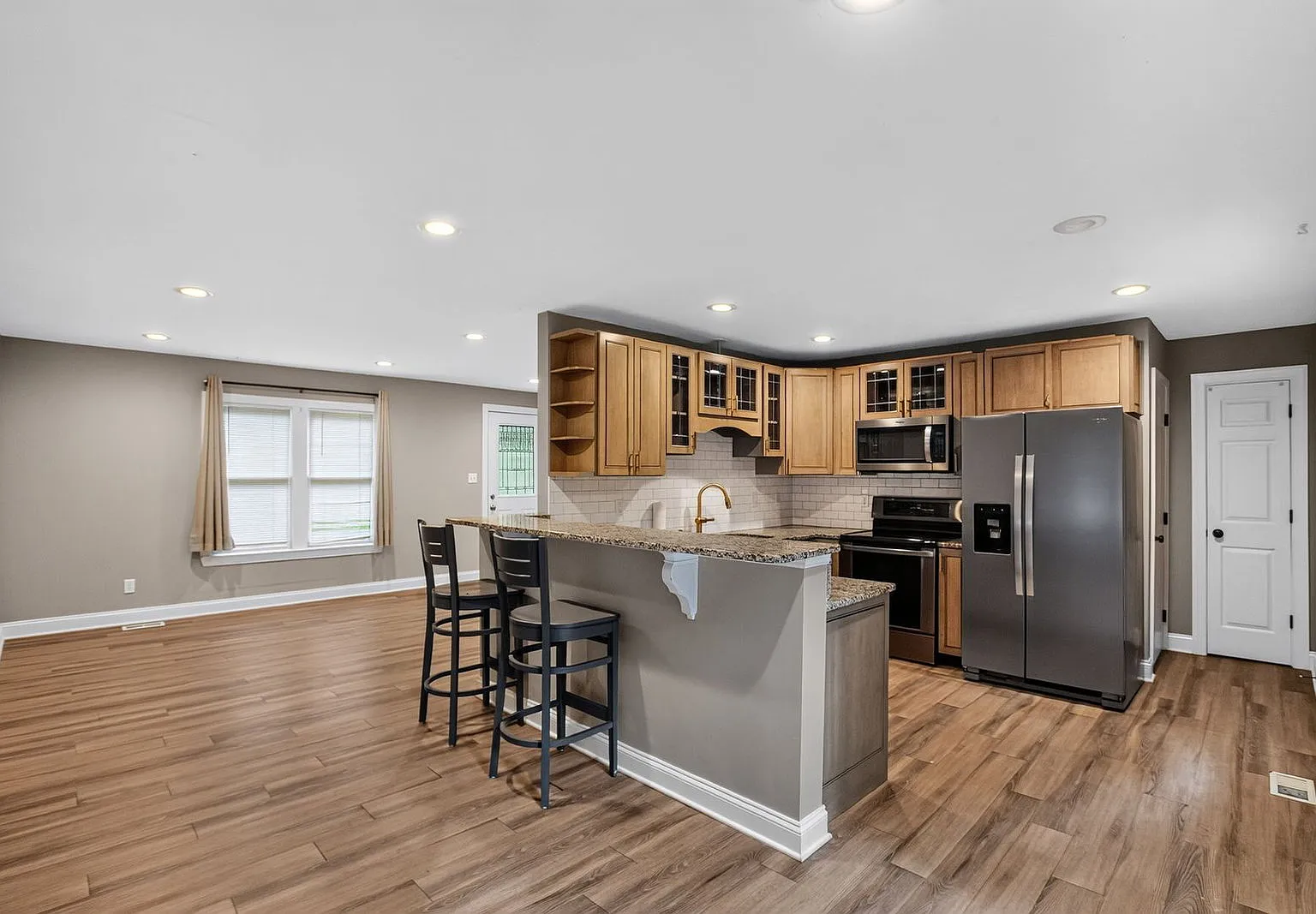 3 bed, 2.0 bath, 1462 sqft, $2,500 — Photo 3
