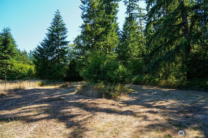 4th image of 7123 115th Avenue SW