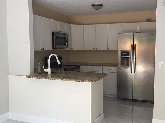 3rd image of 3538 Gardens East Dr APT A
