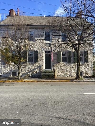 1st image of 131 N East St