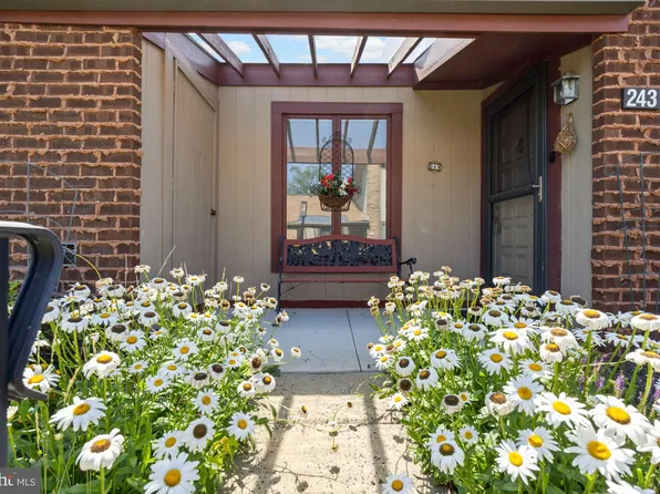 243 Uxbridge Dr, Cherry Hill, NJ 08034