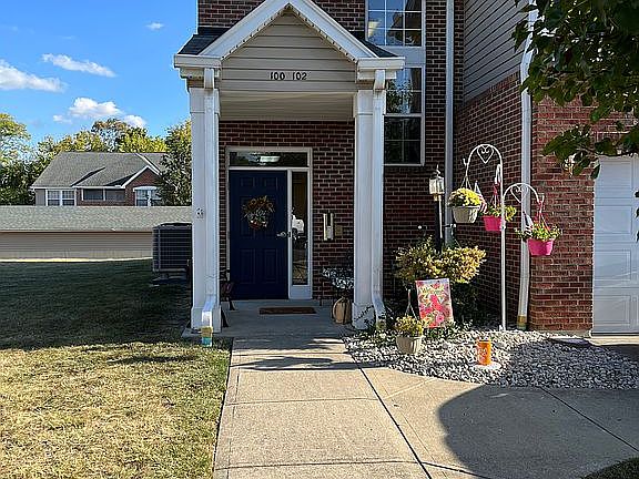 3rd image of 102 Parkside Dr