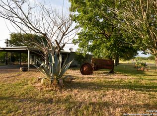 1932 Jakes Colony Rd, Seguin, TX 78155
