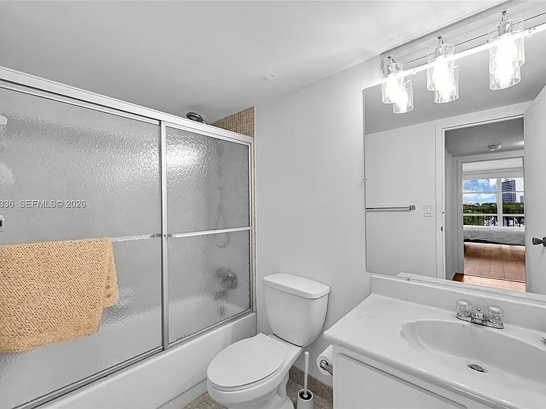 800 Parkview Dr #605 — Photo 22