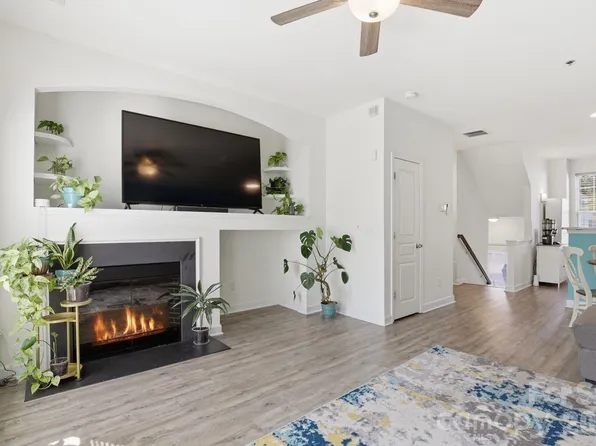 2814 Avalon Loop Rd, Charlotte, NC 28269