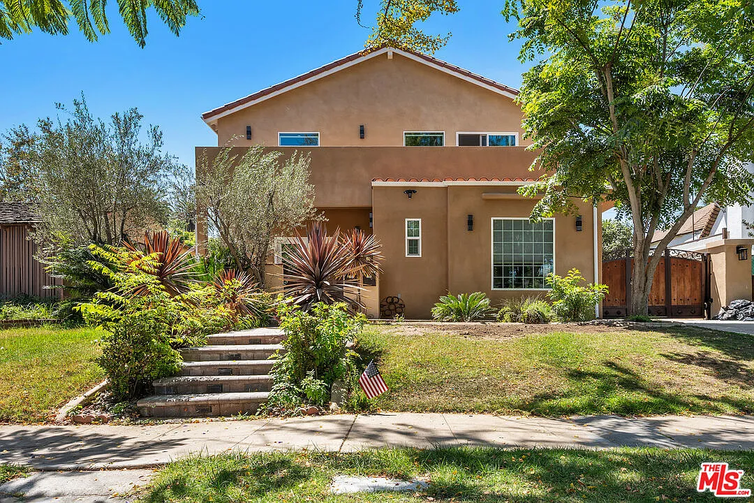 2 bed, 2.0 bath, 800 sqft, $4,600 — Photo 2