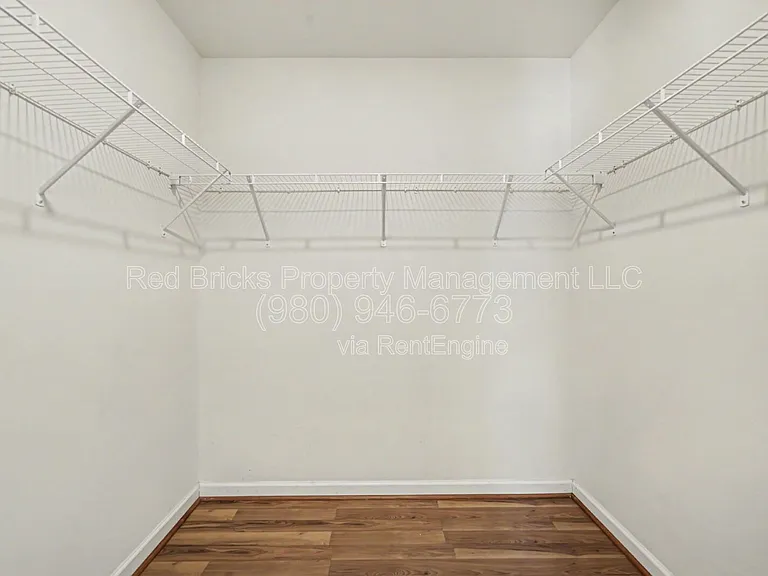 10420 Benfield Rd — Photo 20