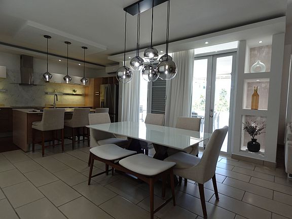 2nd image of 203 Los Altos Ciudad Gdn