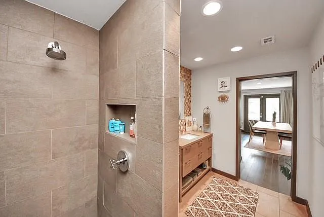 1410 Hyde Park Blvd #203 — Photo 46