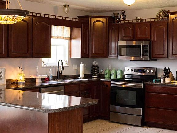 4th image of 208 Tiffany Ln