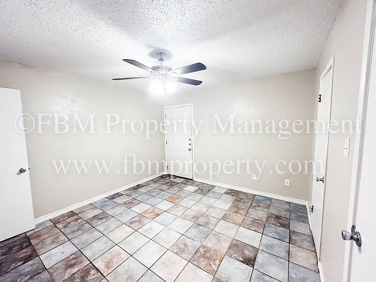 2539 W Sycamore Ave — Photo 9