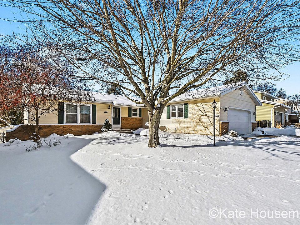 1st image of 1921 Camille Dr SE