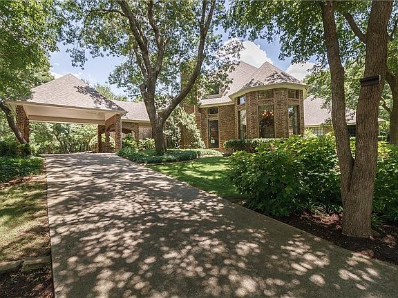 2nd image of 380 Forest Oaks Dr