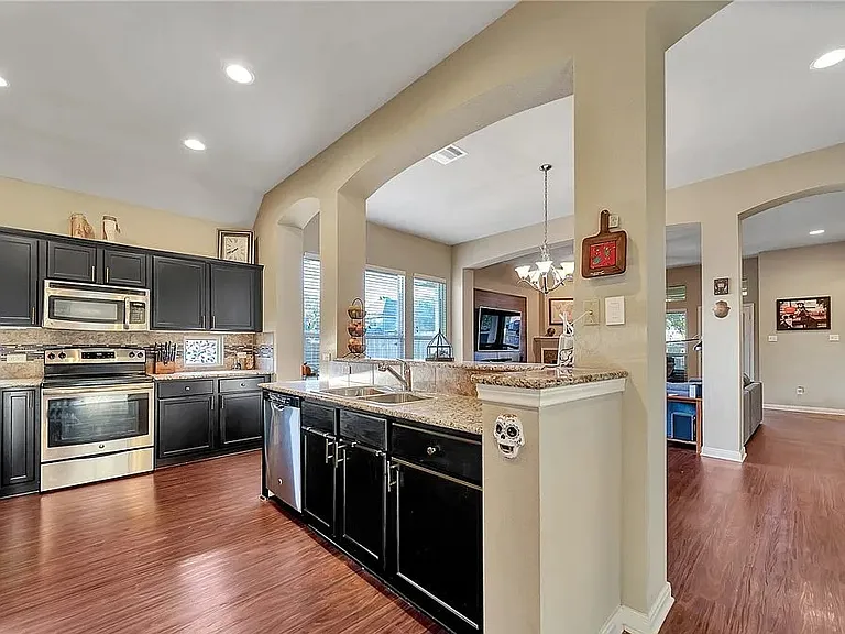 3701 Castleton Dr — Photo 7