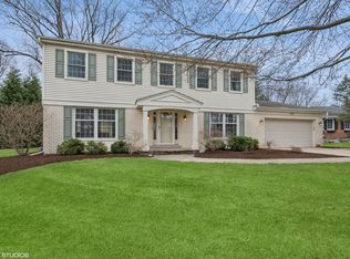 360 S Valley Rd, Barrington, IL 60010