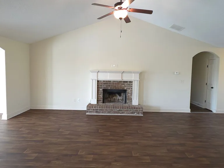 2125 Savannah Dr — Photo 3
