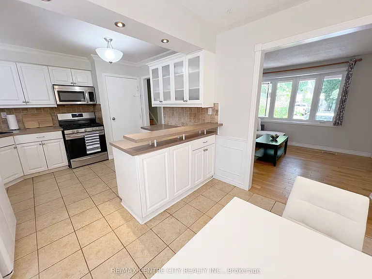 116 Paperbirch Cres E #UPPER — Photo 3