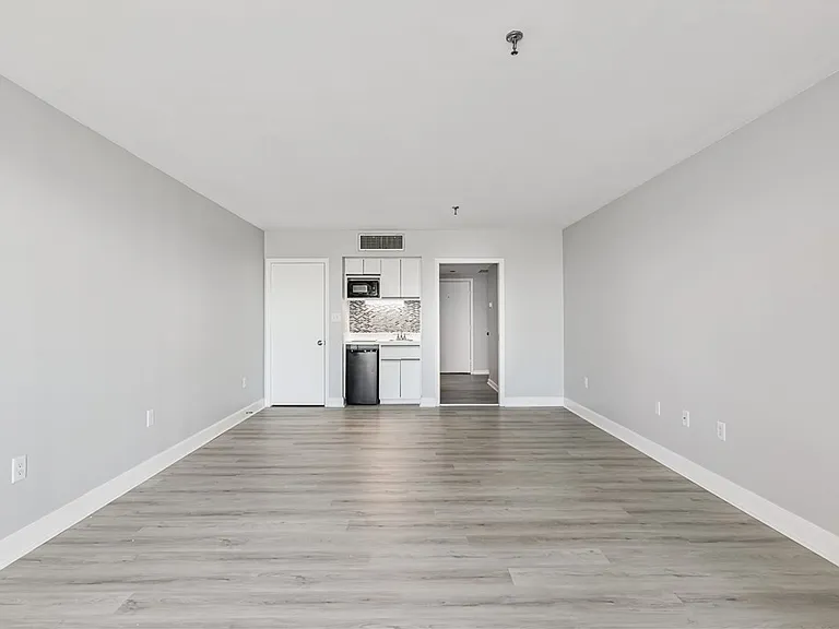 1 Marina Dr — Photo 3