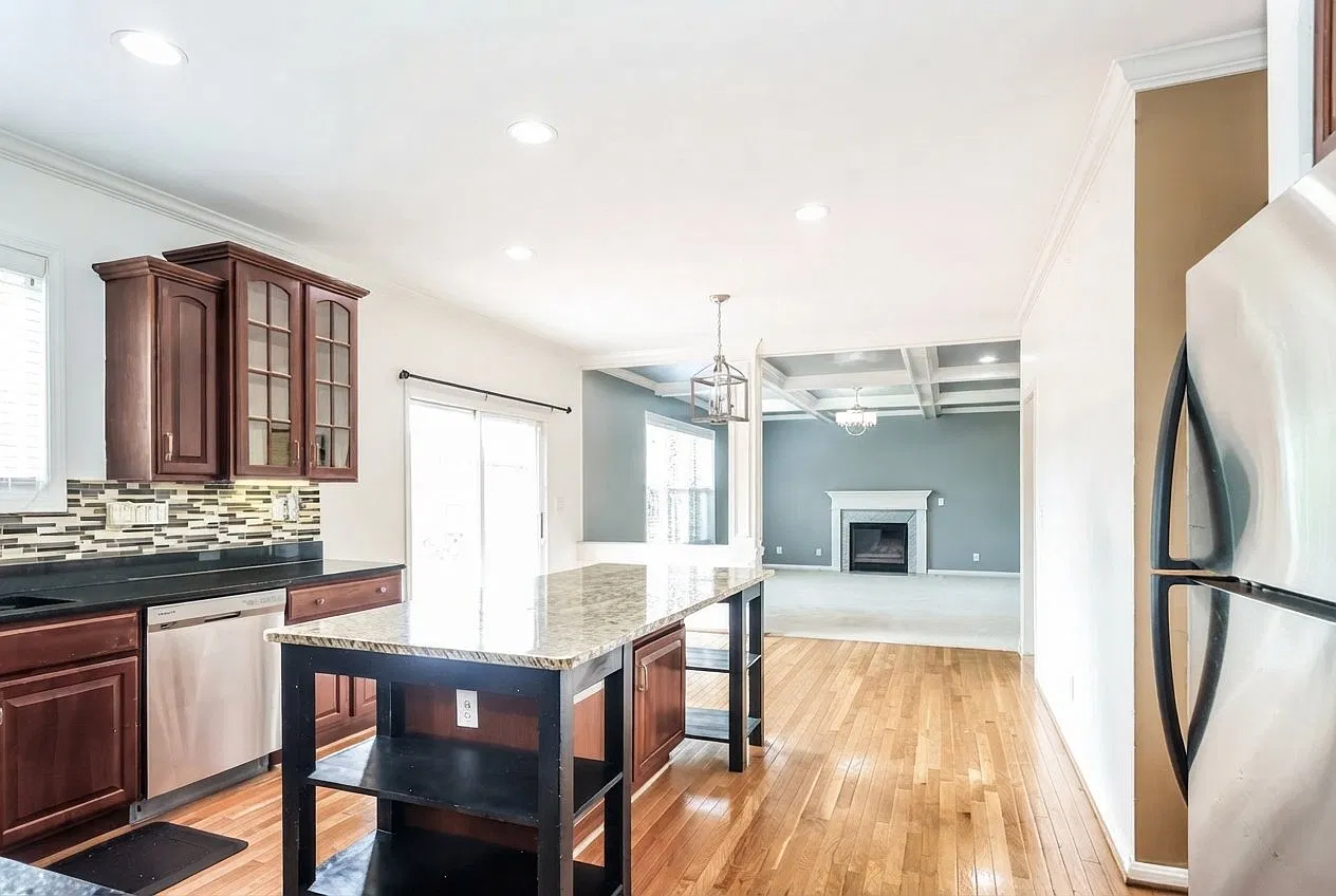 Housing — Photo 2