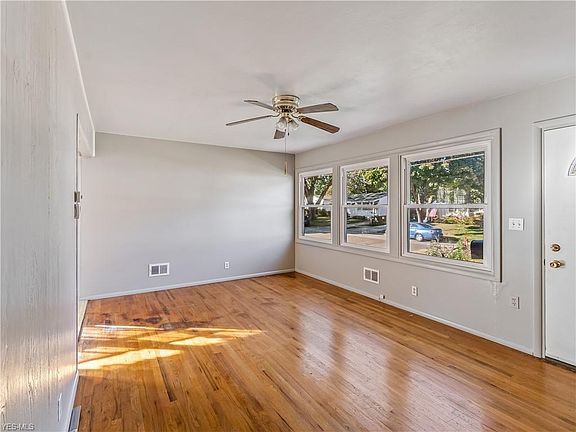 4th image of 2797 Conway St
