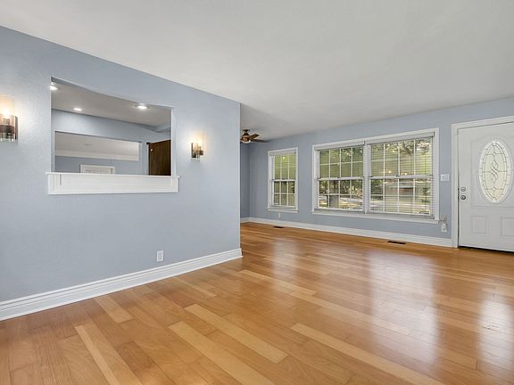 3rd image of 1814 Sunset Ln