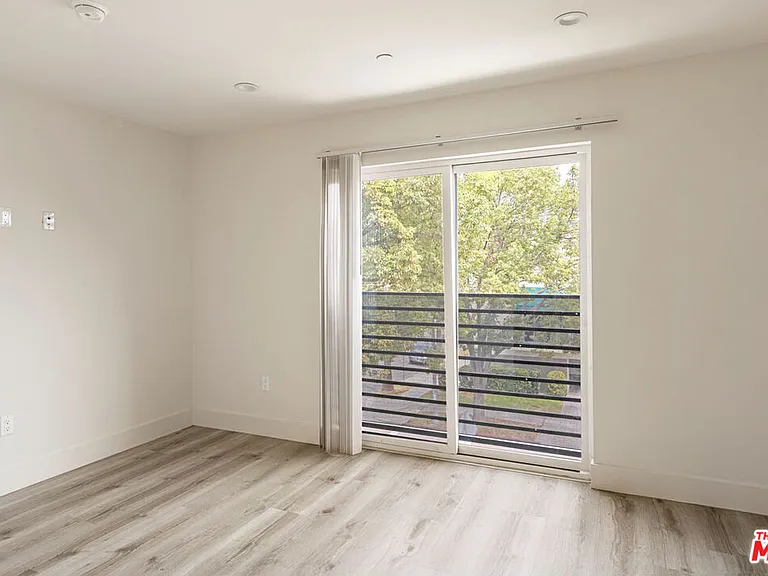 5456 1/2 Barton Ave — Photo 14