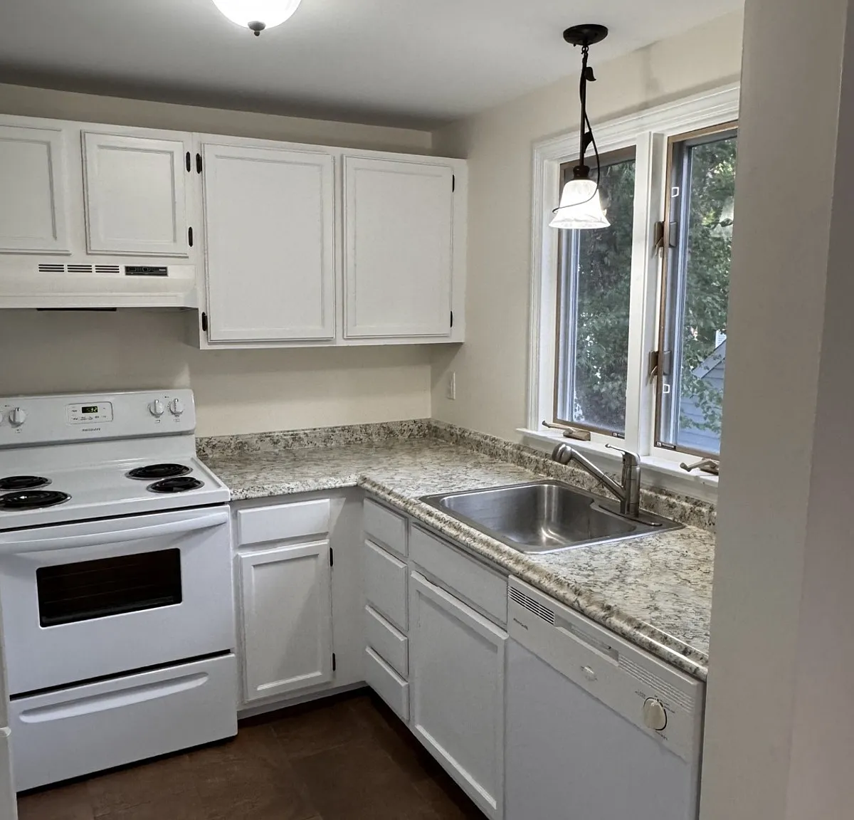 1 bed, 1.0 bath, 933 sqft, $2,100 — Photo 3