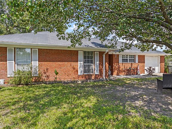 2nd image of 479 McCumber Dr