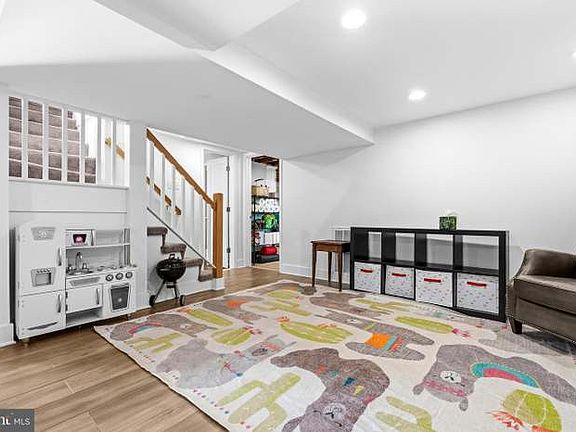 5th image of 3241 Holly Hill Dr #1