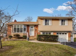 67 Ashford Dr, Syosset, NY 11791