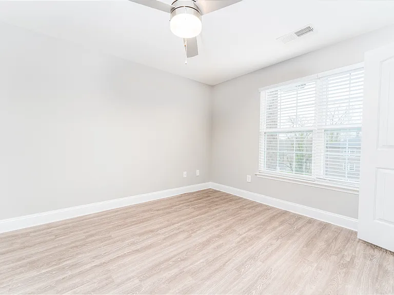 Stella's Place Apartments — Photo 19