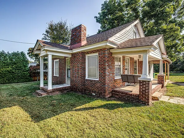 3525 Shirley St, Walkertown, NC 27051