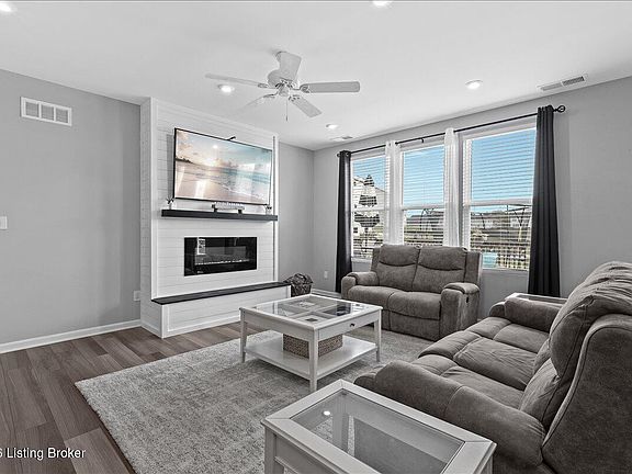 3rd image of 4008 Cobblestone Ln