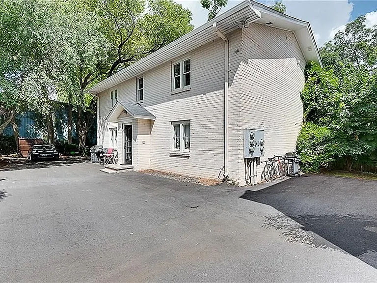 706 Charles Allen Dr NE #B — Photo 17