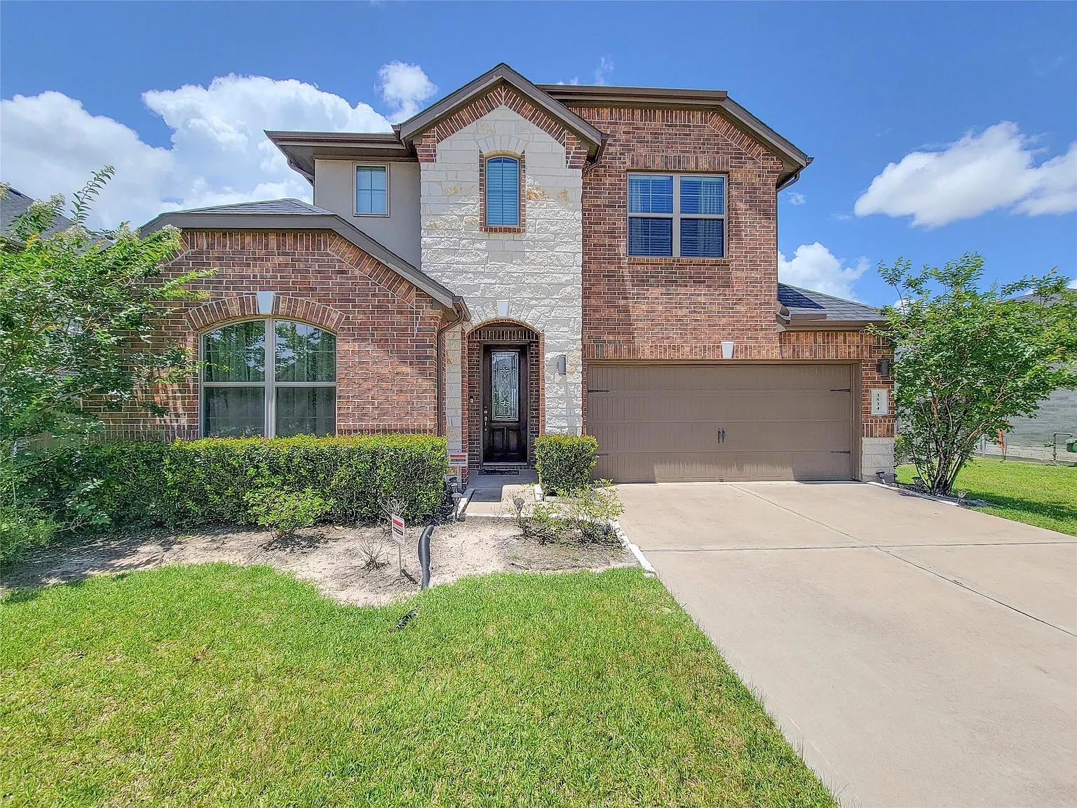 4 bed, 3.5 bath, 2952 sqft, $2,900 — Photo 1