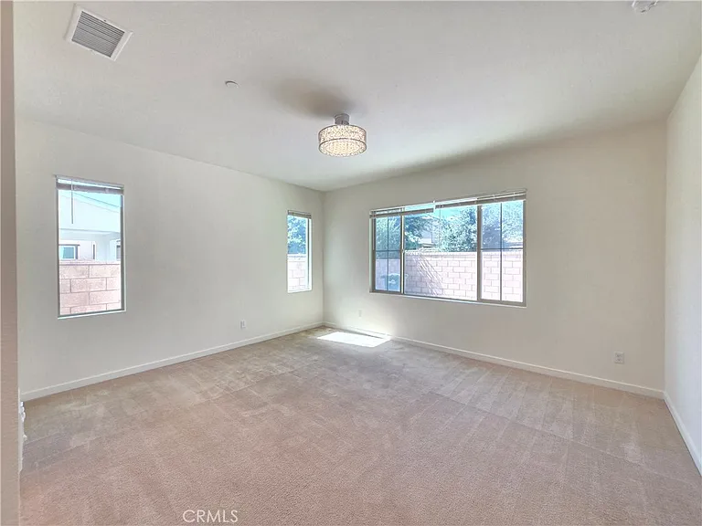 2679 E Penelope Ln — Photo 11