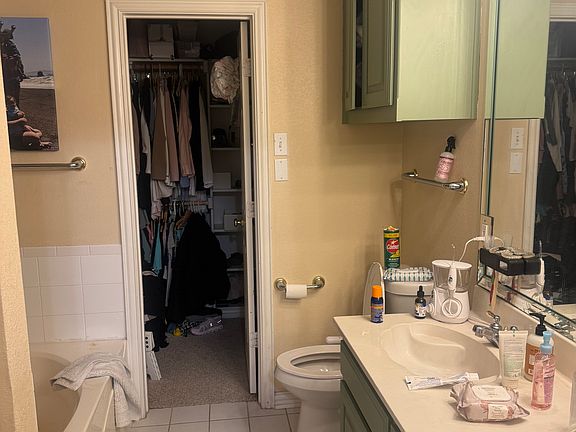 5th image of 126 College St S