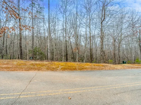30 Lakes Edge Way, Marietta, SC 29661