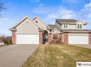 802 N Adams St, Papillion, NE 68046