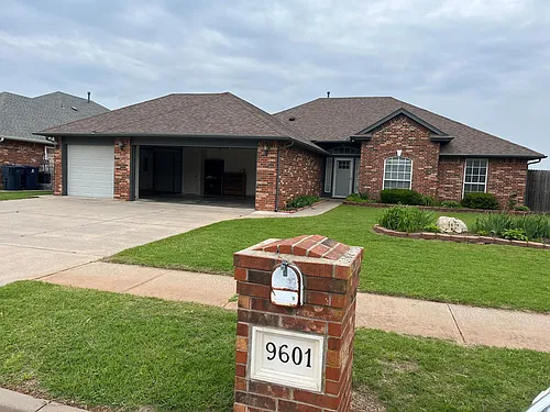 9601 Southlake Dr Photo 1