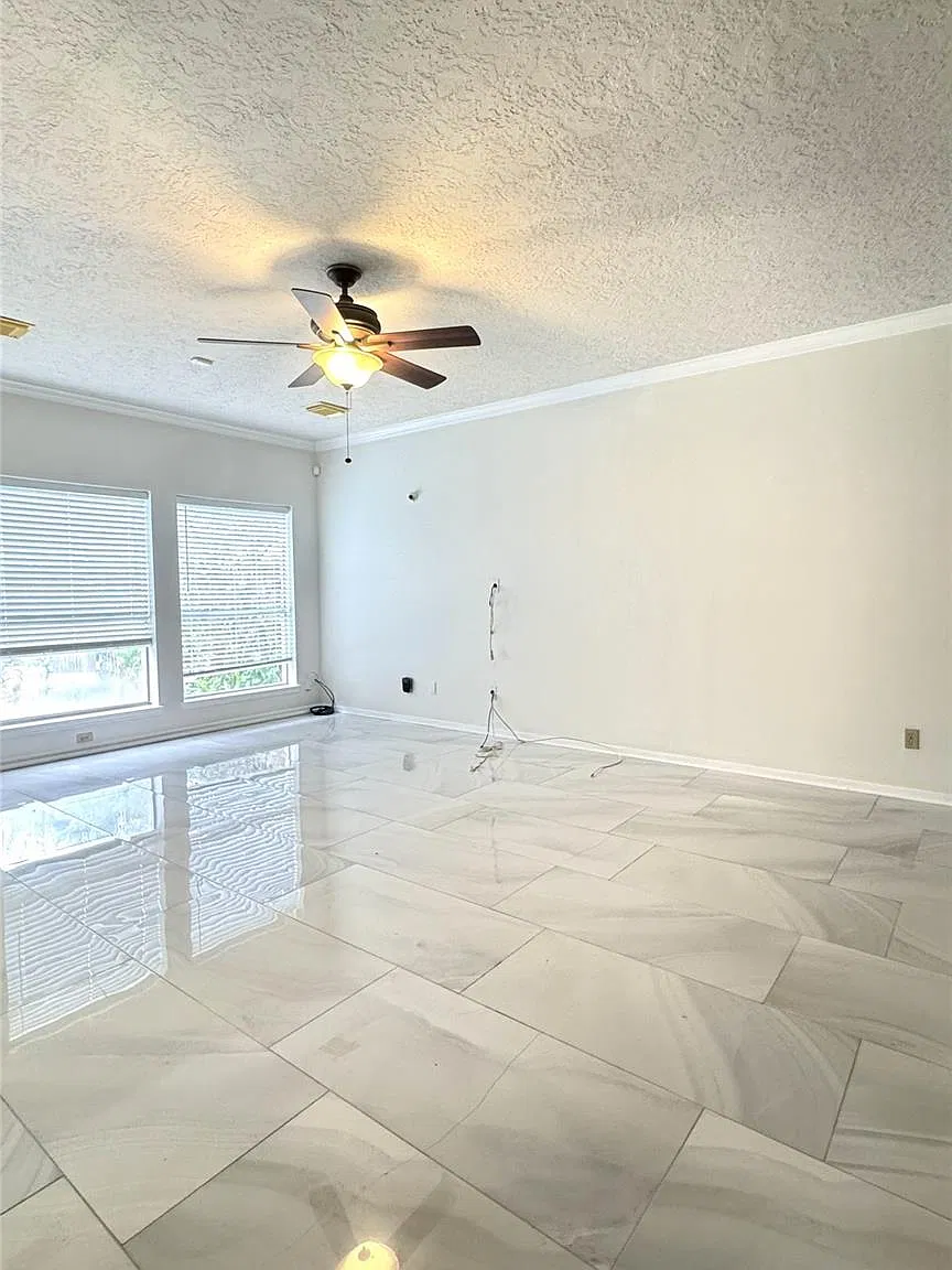 3 bed, 2.5 bath, 2624 sqft, $2,150 — Photo 4