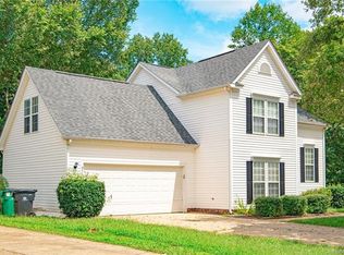 9716 Chestnut Glen Ct, Charlotte, NC 28215