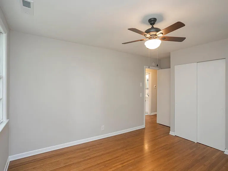 4933 Millerwood Dr — Photo 20